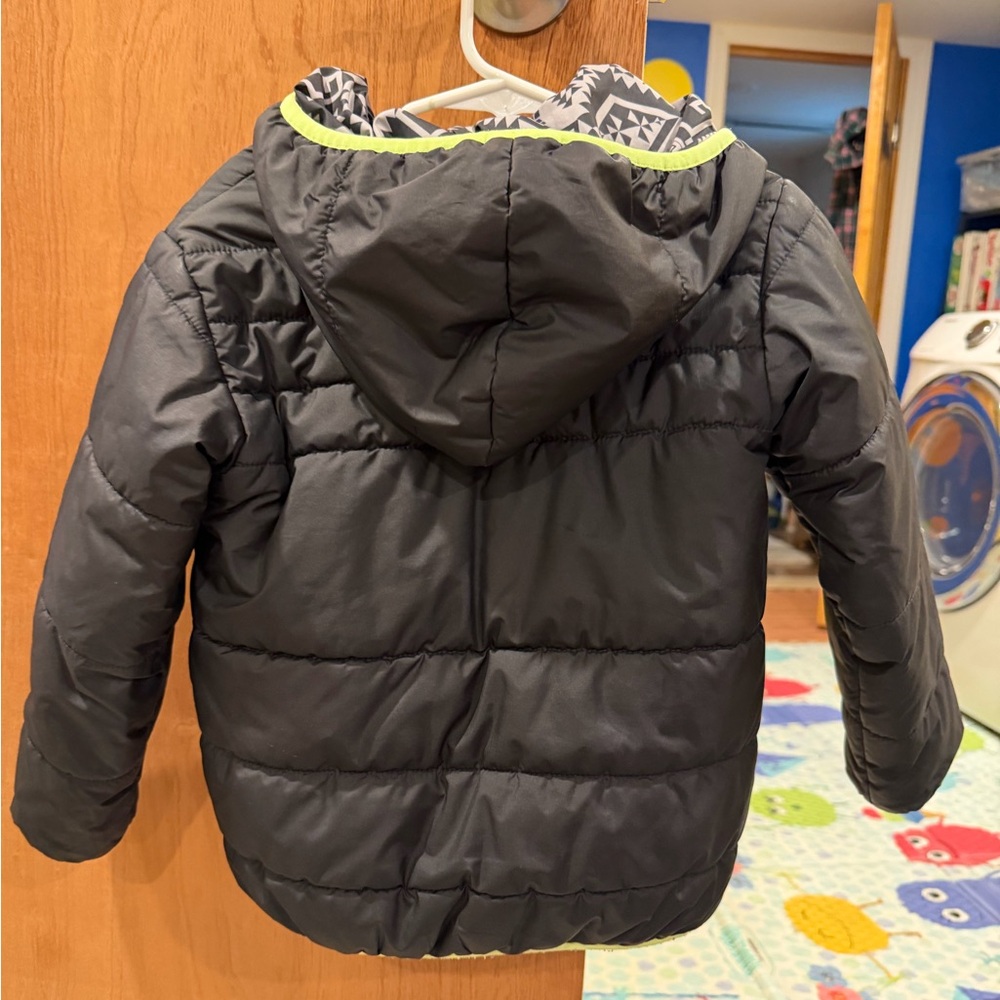 The North Face Jacket boys 4T - Picture 7 of 9